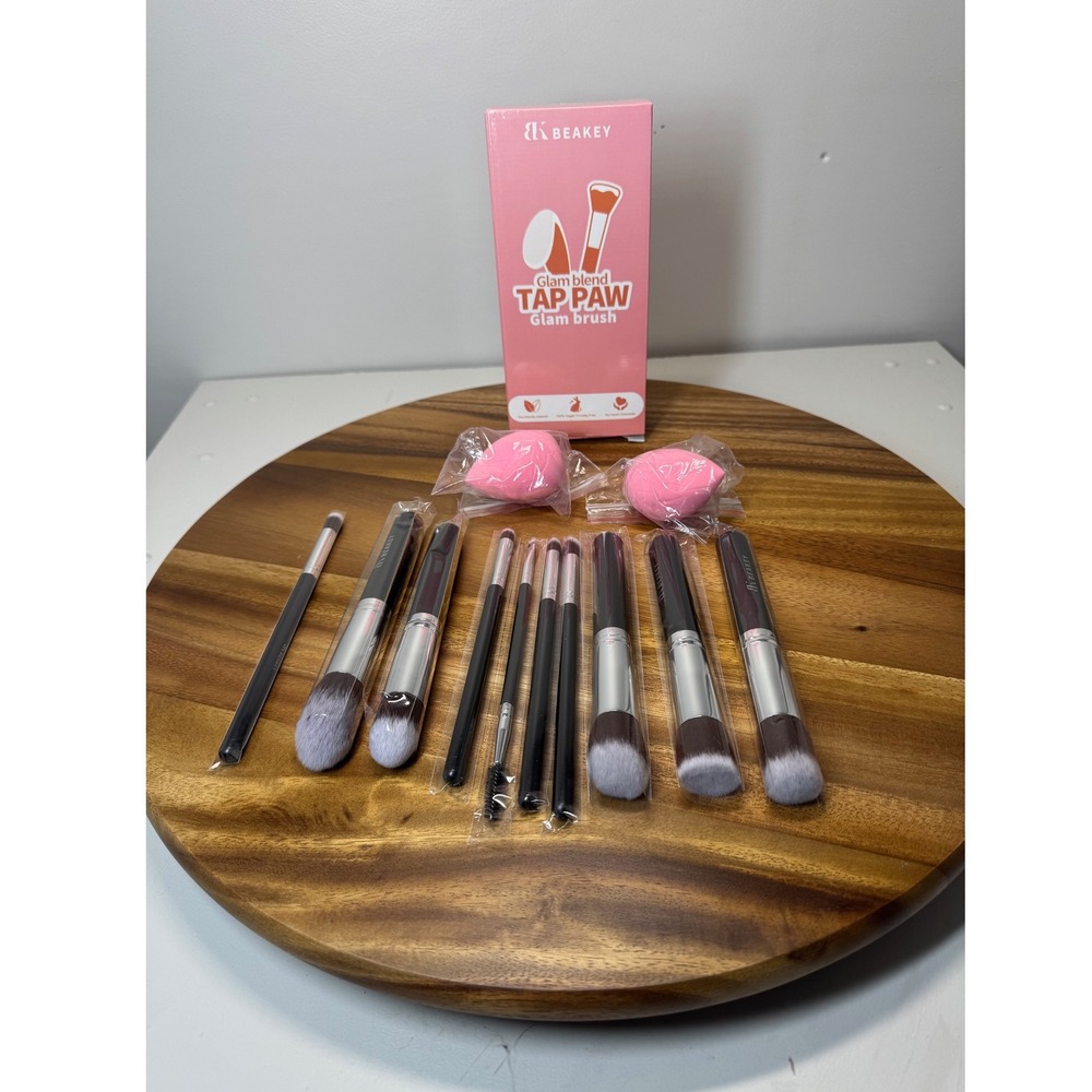 BEAKEY Makeup Brush Set - 10 Pcs Glam Blend Tap Paw Brushes Sponges‎